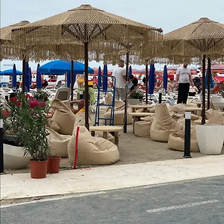 Seaside Modern شقة *